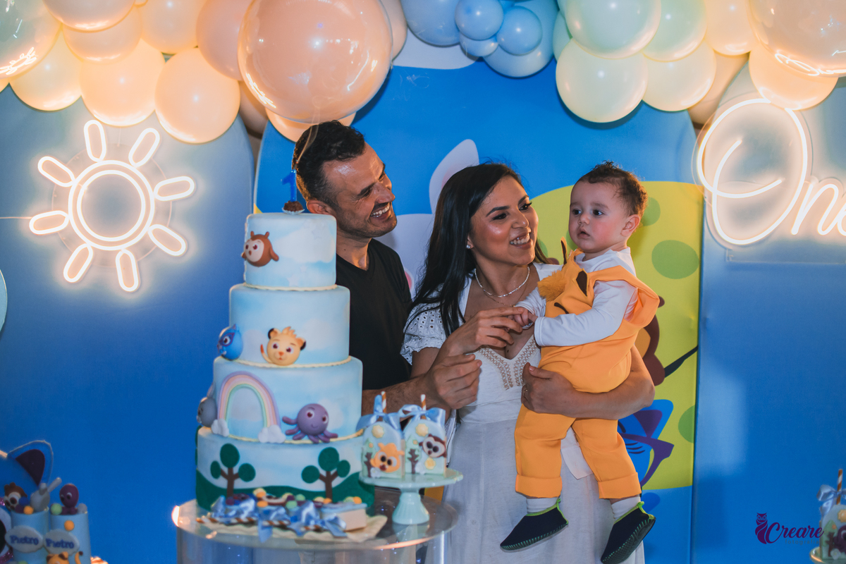 fotografia de festa infanti, aniversário de 1 ano no buffet Giraffas park em Mauá. Fotógrafo Mauá. Buffet infantil. Decoração tema Bolofofos. Festa de um aninho.