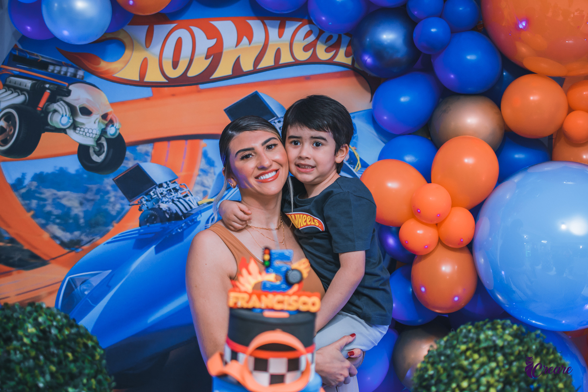 aniversário infantil, festa de aniversário de 5 anos, tema da decoração Hot Wheels, Buffet Espaço Band, fotógrafo Mauá. 