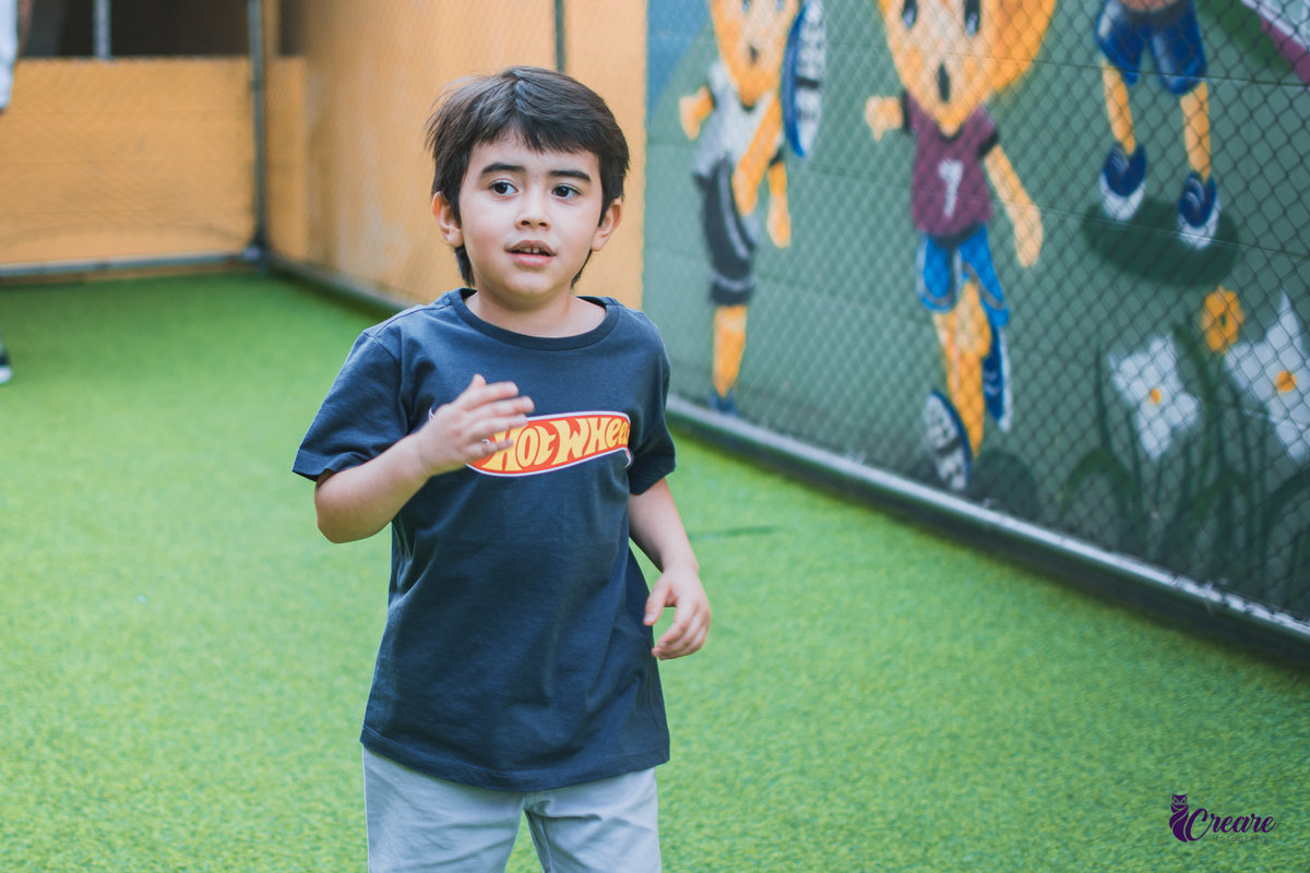 aniversário infantil, festa de aniversário de 5 anos, tema da decoração Hot Wheels, Buffet Espaço Band, fotógrafo Mauá. 