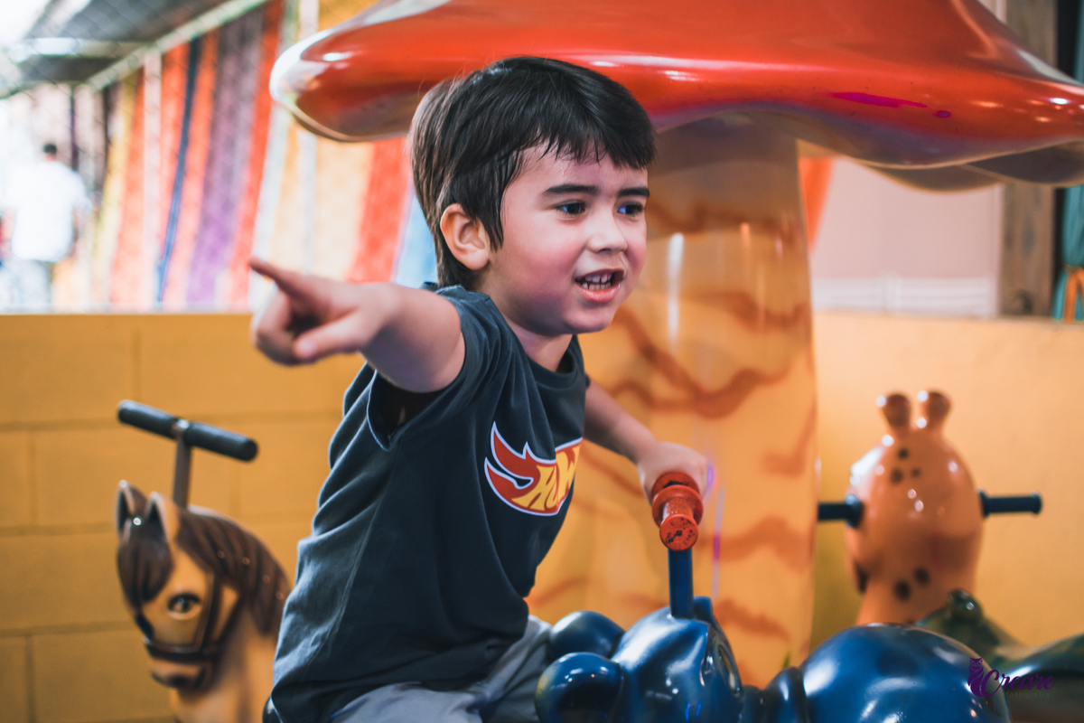 aniversário infantil, festa de aniversário de 5 anos, tema da decoração Hot Wheels, Buffet Espaço Band, fotógrafo Mauá. 