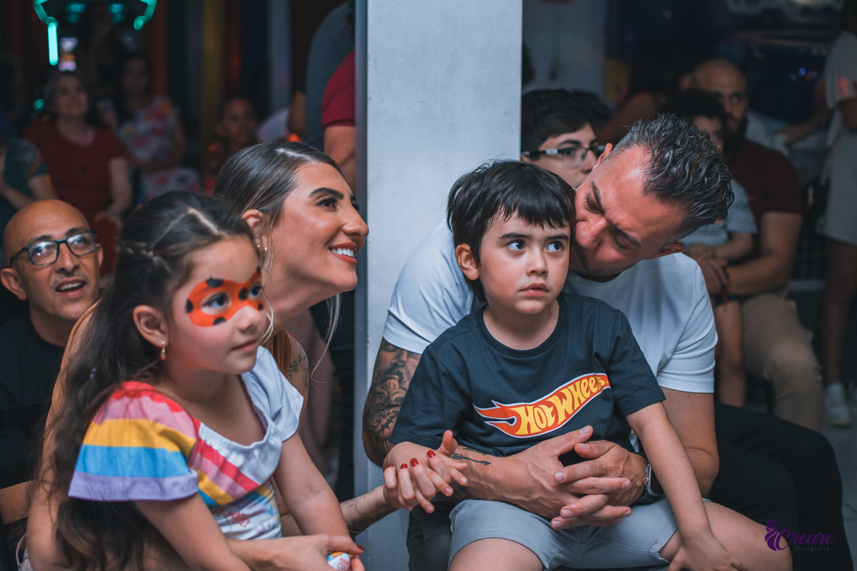 aniversário infantil, festa de aniversário de 5 anos, tema da decoração Hot Wheels, Buffet Espaço Band, fotógrafo Mauá. 