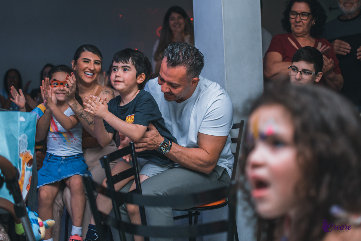 aniversário infantil, festa de aniversário de 5 anos, tema da decoração Hot Wheels, Buffet Espaço Band, fotógrafo Mauá. 