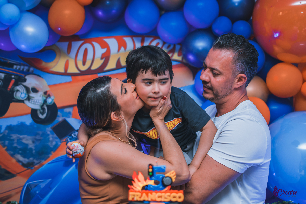 aniversário infantil, festa de aniversário de 5 anos, tema da decoração Hot Wheels, Buffet Espaço Band, fotógrafo Mauá. 