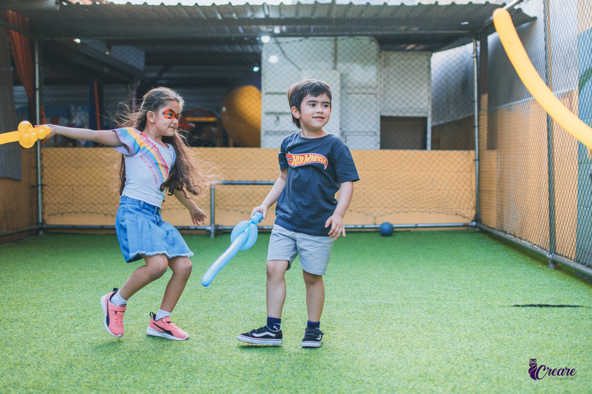 aniversário infantil, festa de aniversário de 5 anos, tema da decoração Hot Wheels, Buffet Espaço Band, fotógrafo Mauá. 