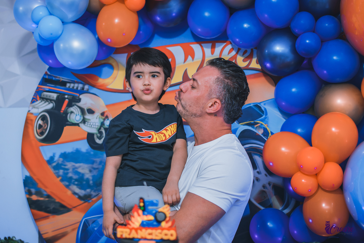 aniversário infantil, festa de aniversário de 5 anos, tema da decoração Hot Wheels, Buffet Espaço Band, fotógrafo Mauá. 
