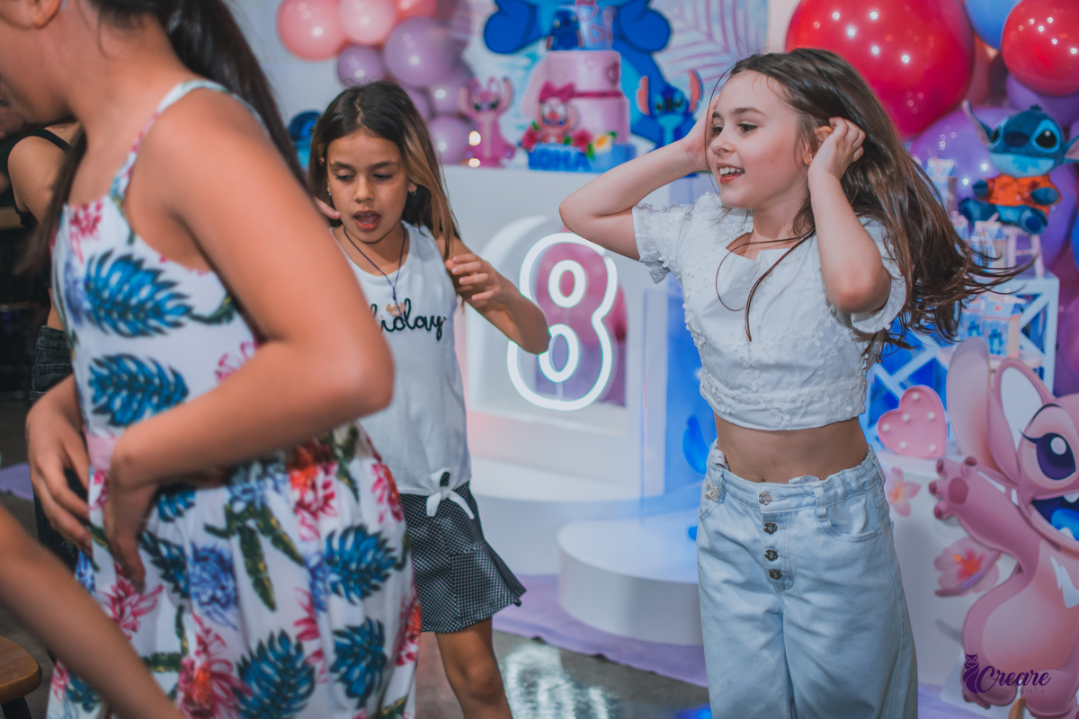 Fotografia de festa infantil, aniversário infantil de menina com tema Lilo e Stitch, Fotógrafo Santo André, Buffet Jack Kingdom.