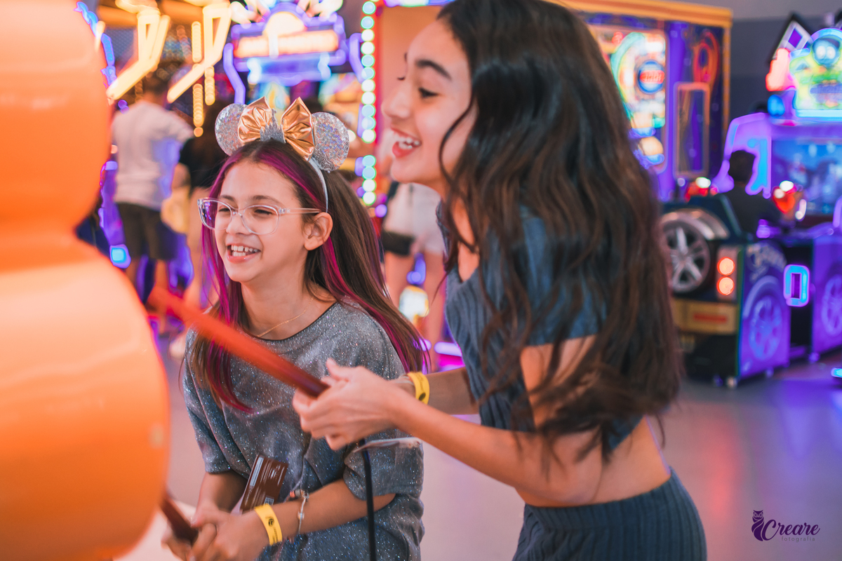 fotografia de aniversário infantil no Playcenter Famuly em Santo André, ABC Paulista. Fotógrafo de festa infantil. decoração Disney.