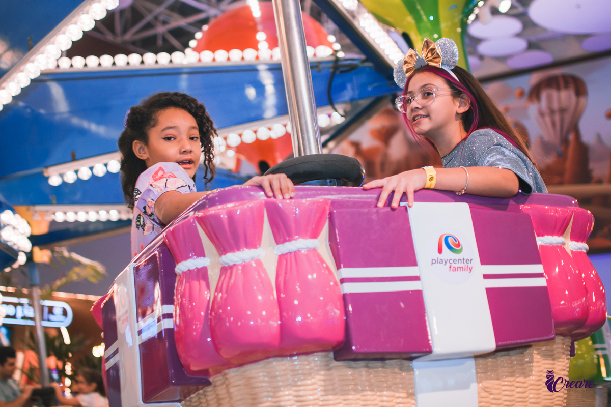 fotografia de aniversário infantil no Playcenter Famuly em Santo André, ABC Paulista. Fotógrafo de festa infantil. decoração Disney.