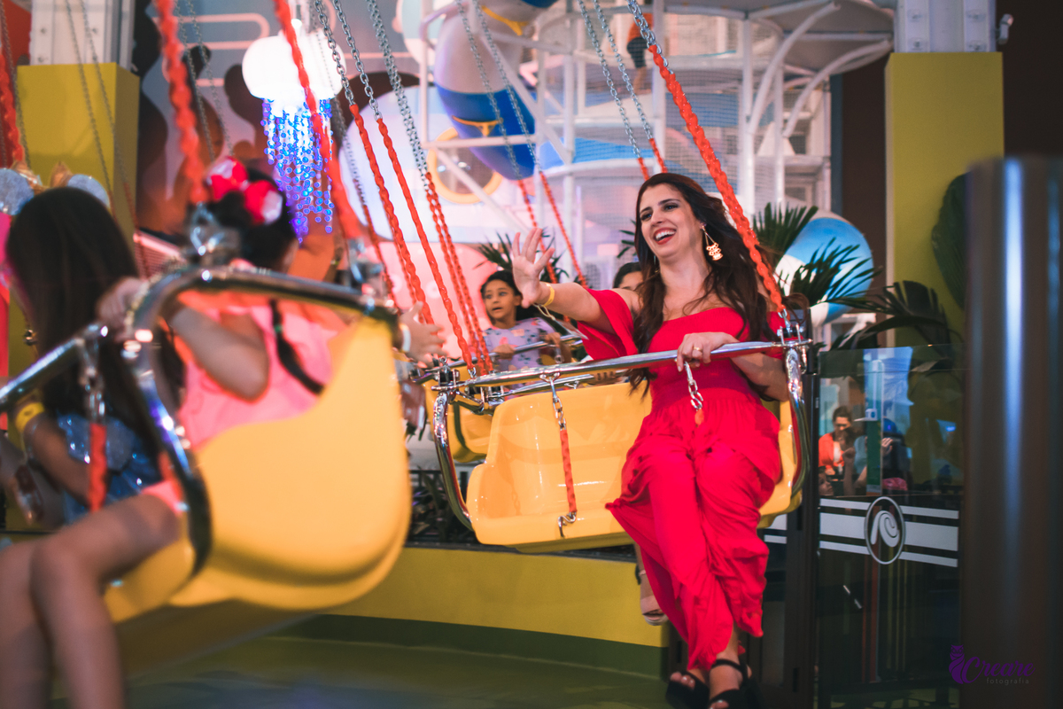 fotografia de aniversário infantil no Playcenter Famuly em Santo André, ABC Paulista. Fotógrafo de festa infantil. decoração Disney.