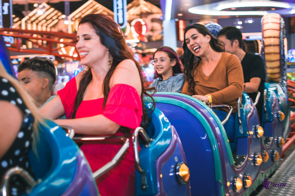 fotografia de aniversário infantil no Playcenter Famuly em Santo André, ABC Paulista. Fotógrafo de festa infantil. decoração Disney.