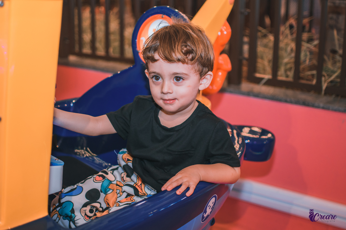 fotografia de aniversário infantil no Playcenter Famuly em Santo André, ABC Paulista. Fotógrafo de festa infantil. decoração Disney.