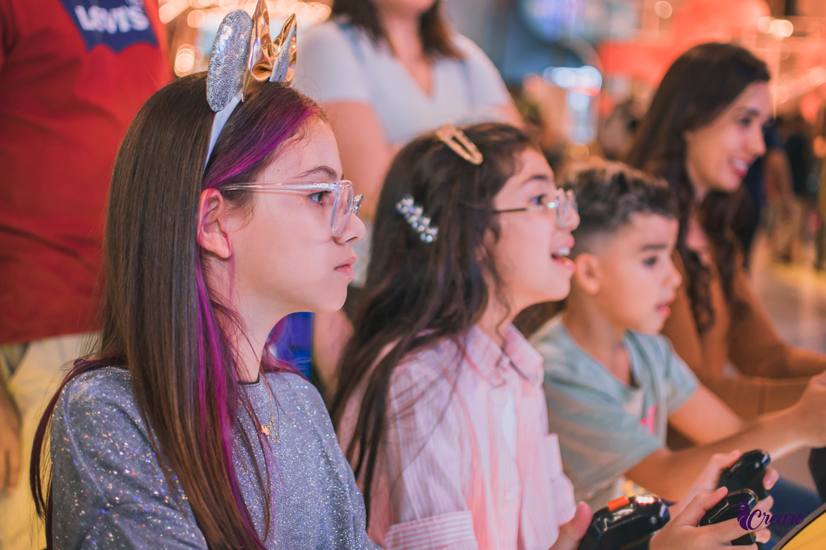 fotografia de aniversário infantil no Playcenter Famuly em Santo André, ABC Paulista. Fotógrafo de festa infantil. decoração Disney.