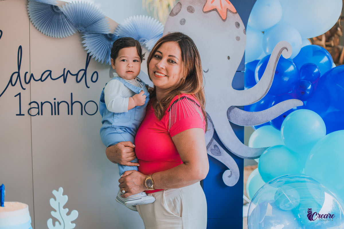 fotografia de aniversário de um ano, com decoração tema fundo do mar. Buffet vem pra festa, Ribeirão Pires. Fotógrafo de aniversário Infantil. Fotógrafo ABC Paulista.