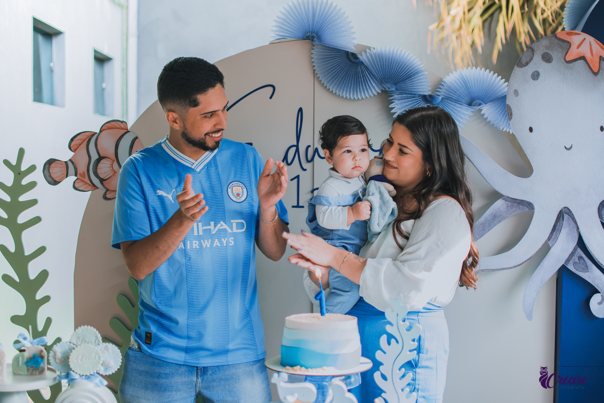 fotografia de aniversário de um ano, com decoração tema fundo do mar. Buffet vem pra festa, Ribeirão Pires. Fotógrafo de aniversário Infantil. Fotógrafo ABC Paulista.