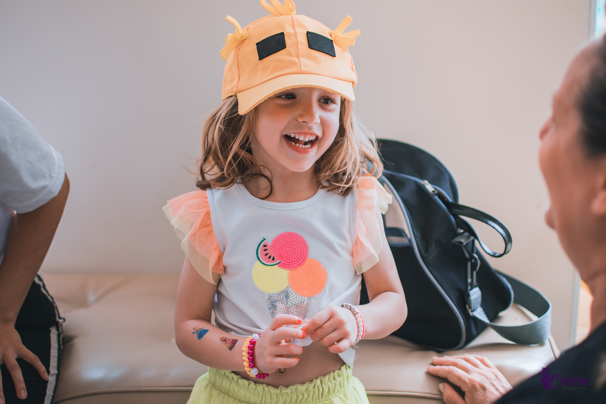 Fotografia de aniversário infantil: festa de uma menina de 5 anos com o tema Frozen. Festa infantil em casa, fotógrafo de festas infantis em Santo André.