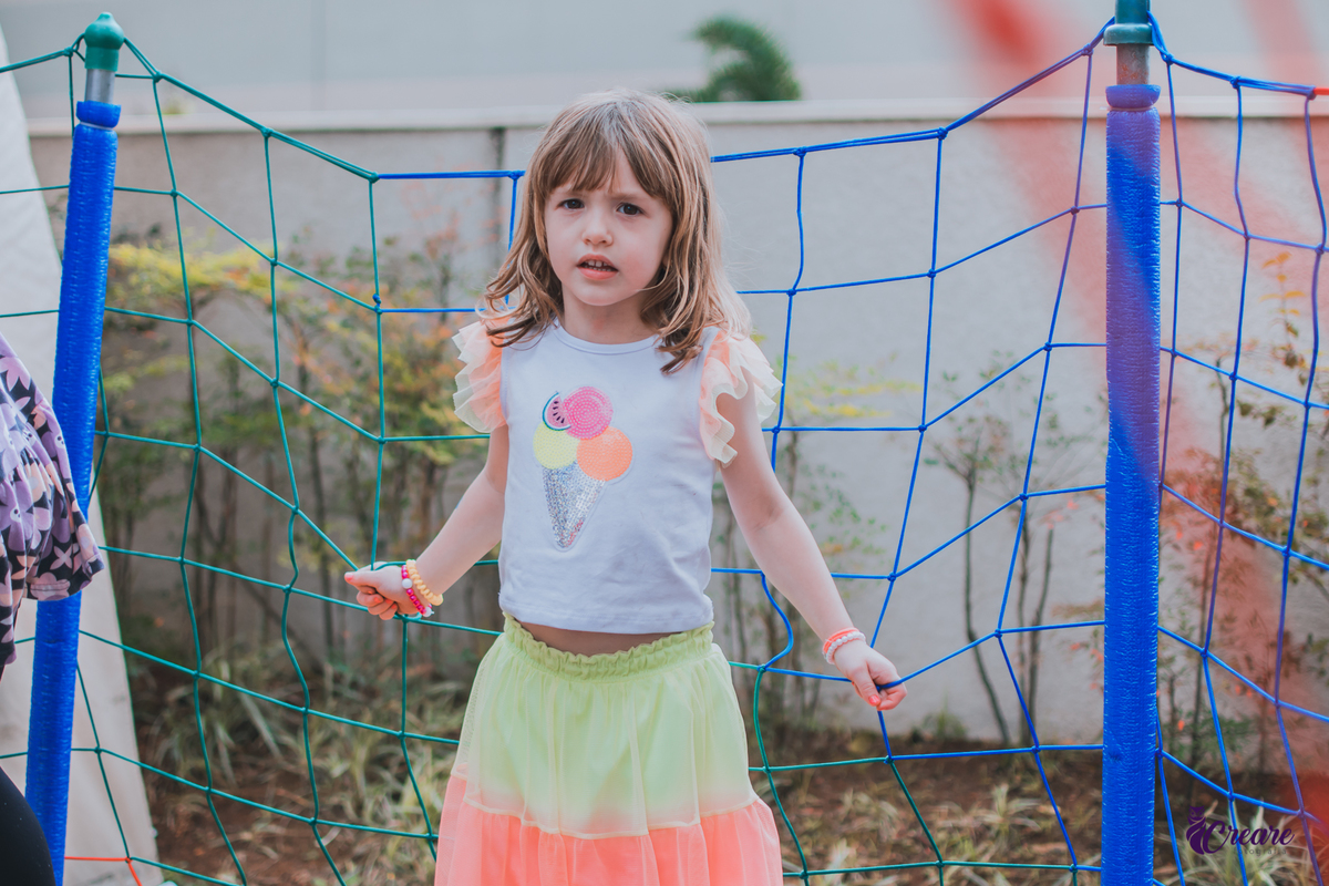 Fotografia de aniversário infantil: festa de uma menina de 5 anos com o tema Frozen. Festa infantil em casa, fotógrafo de festas infantis em Santo André.