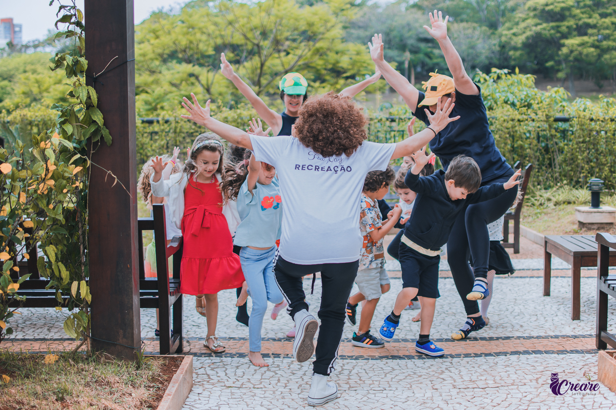 Fotografia de aniversário infantil: festa de uma menina de 5 anos com o tema Frozen. Festa infantil em casa, fotógrafo de festas infantis em Santo André.