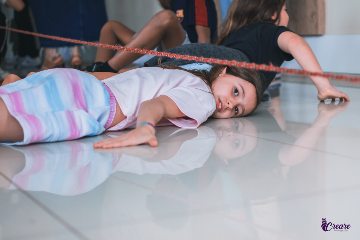 Fotografia de aniversário infantil: festa de uma menina de 5 anos com o tema Frozen. Festa infantil em casa, fotógrafo de festas infantis em Santo André.