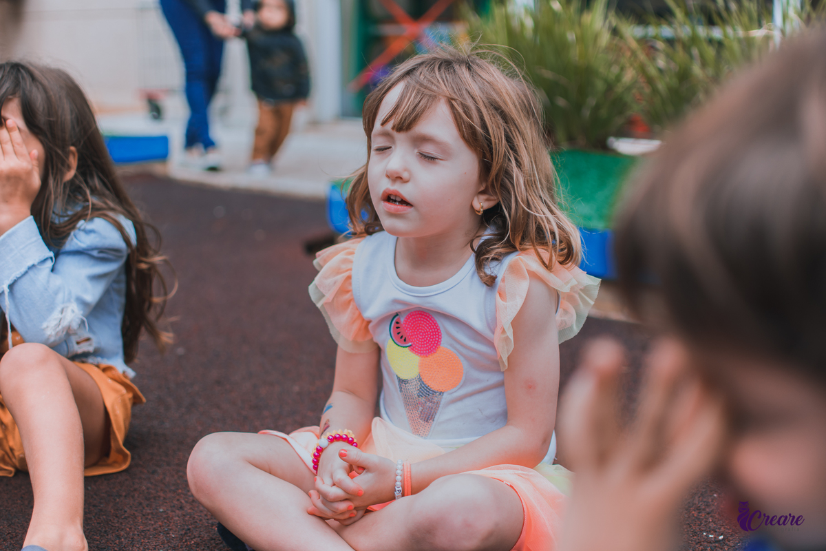 Fotografia de aniversário infantil: festa de uma menina de 5 anos com o tema Frozen. Festa infantil em casa, fotógrafo de festas infantis em Santo André.