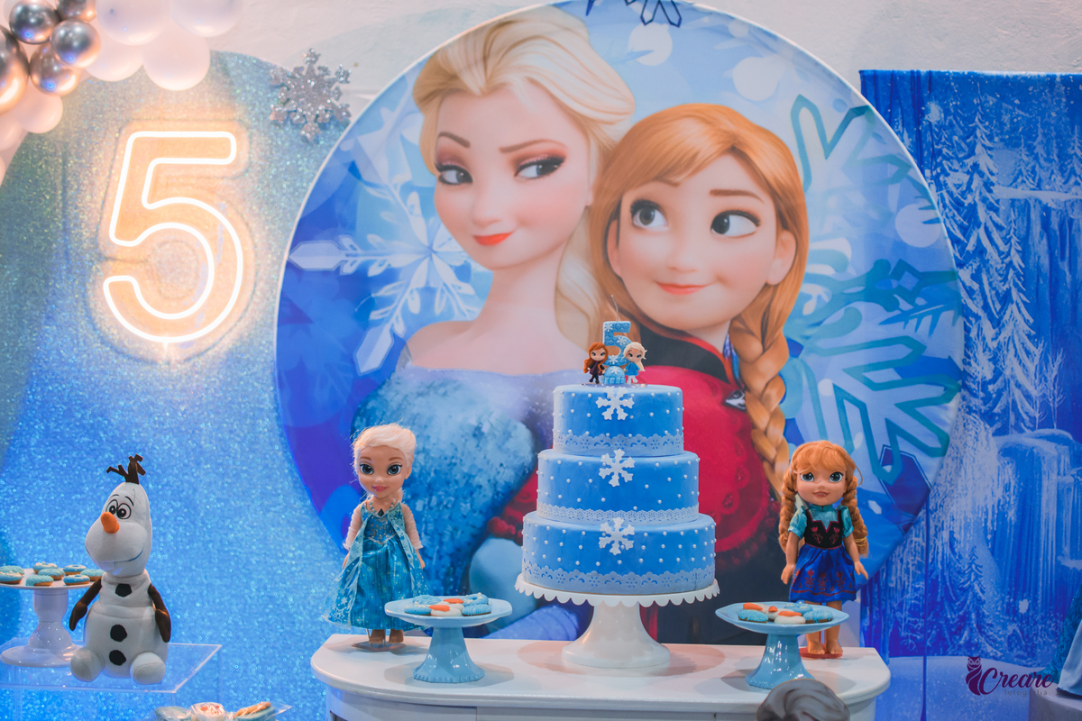 fotografia de aniversário infantil, buffet requinte festas kids, decoração Frozen. Fotógrafo Mauá. Festa de 5 anos de menina.