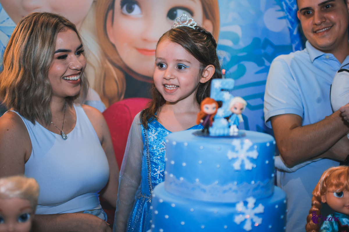 fotografia de aniversário infantil, buffet requinte festas kids, decoração Frozen. Fotógrafo Mauá. Festa de 5 anos de menina.