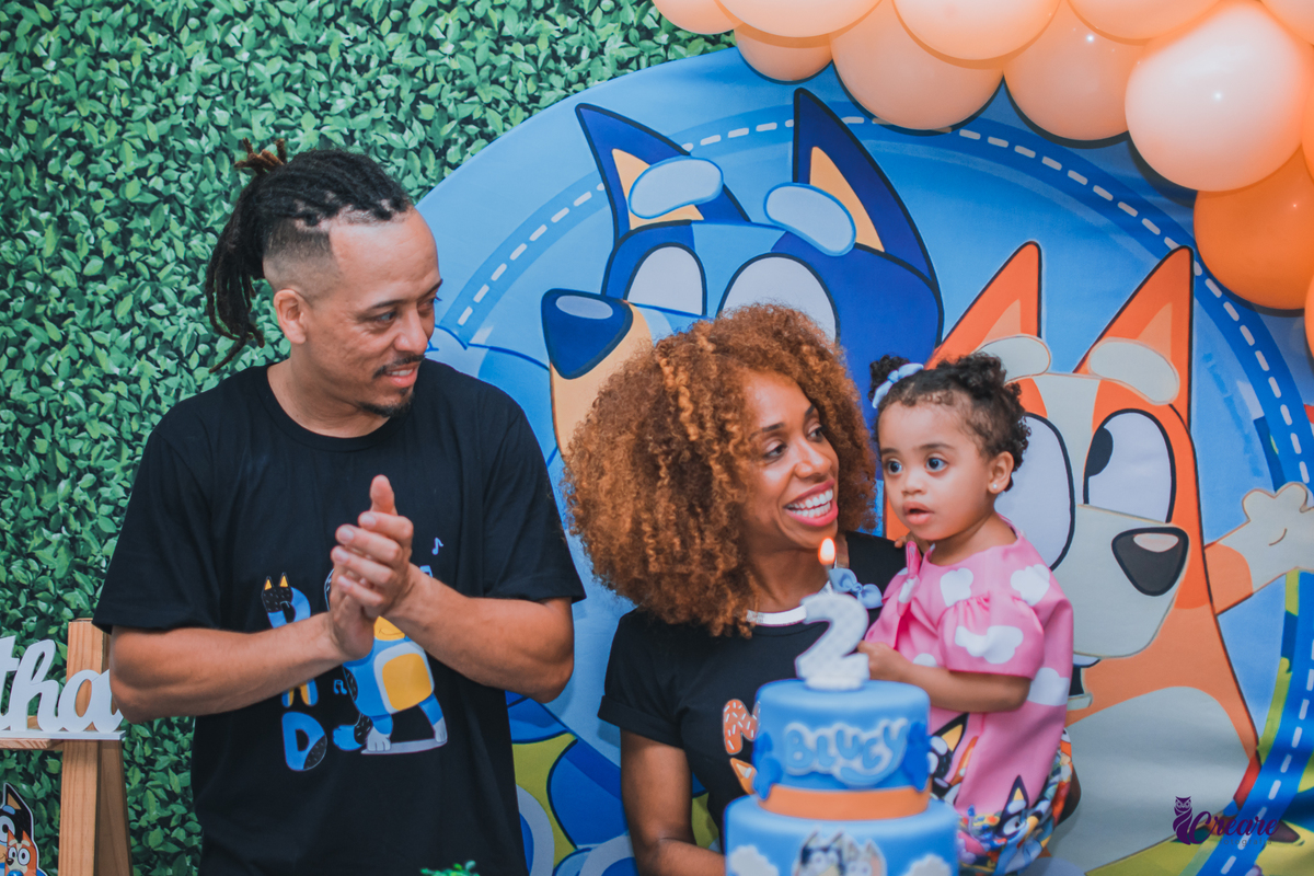 fotografia de aniversário infantil em casa, festa de menina de 2 anos. fotógrafo ABC Paulista. Tema de decoração Bluey.