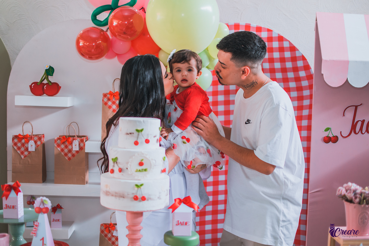 aniversário de um aninho, festa de um ano com tema Cereja. Fotógrafo de festa de aniversário de um ano, Chácara Recanto Martins, fotógrafo em Mauá. 