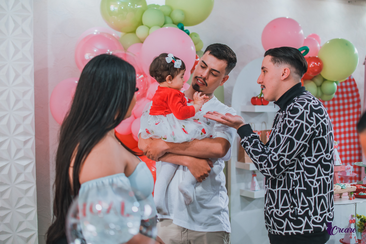 aniversário de um aninho, festa de um ano com tema Cereja. Fotógrafo de festa de aniversário de um ano, Chácara Recanto Martins, fotógrafo em Mauá. 