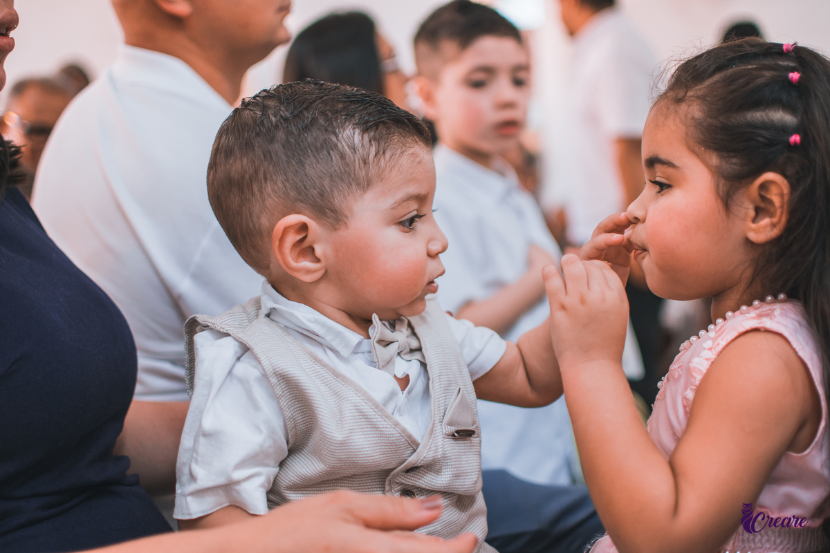 fotografia de batizado realizada na Paróquia São José Operário em Mauá, ABC Paulista. Fotógrafo Infantil em Mauá.