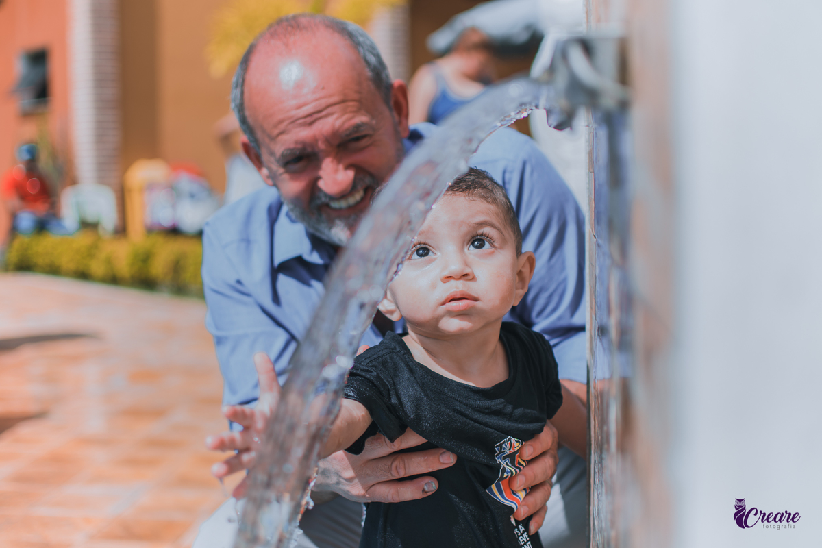 fotografia de batizado realizada na Paróquia São José Operário em Mauá, ABC Paulista. Fotógrafo Infantil em Mauá.