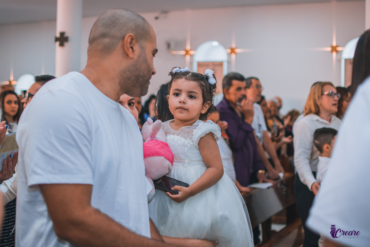 fotografia de batizado realizada na Paróquia São José Operário em Mauá, ABC Paulista. Fotógrafo Infantil em Mauá.