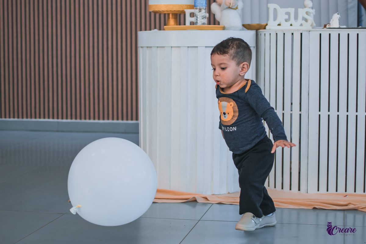 fotografia de batizado realizada na Paróquia São José Operário em Mauá, ABC Paulista. Fotógrafo Infantil em Mauá.