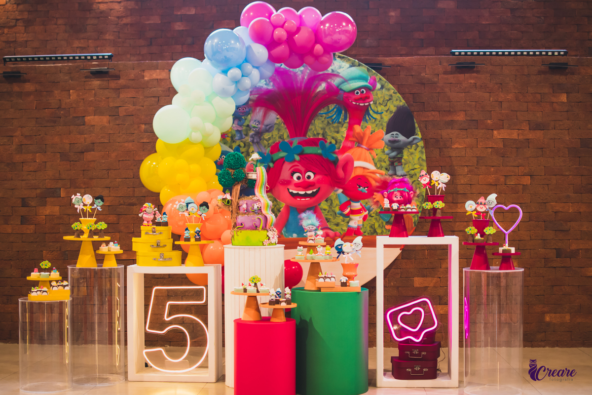 aniversário infantil, festa infantil, Buffet Vila Kids Galpão, decoração Trolls, fotógrafo em Santo André. Festa de menina