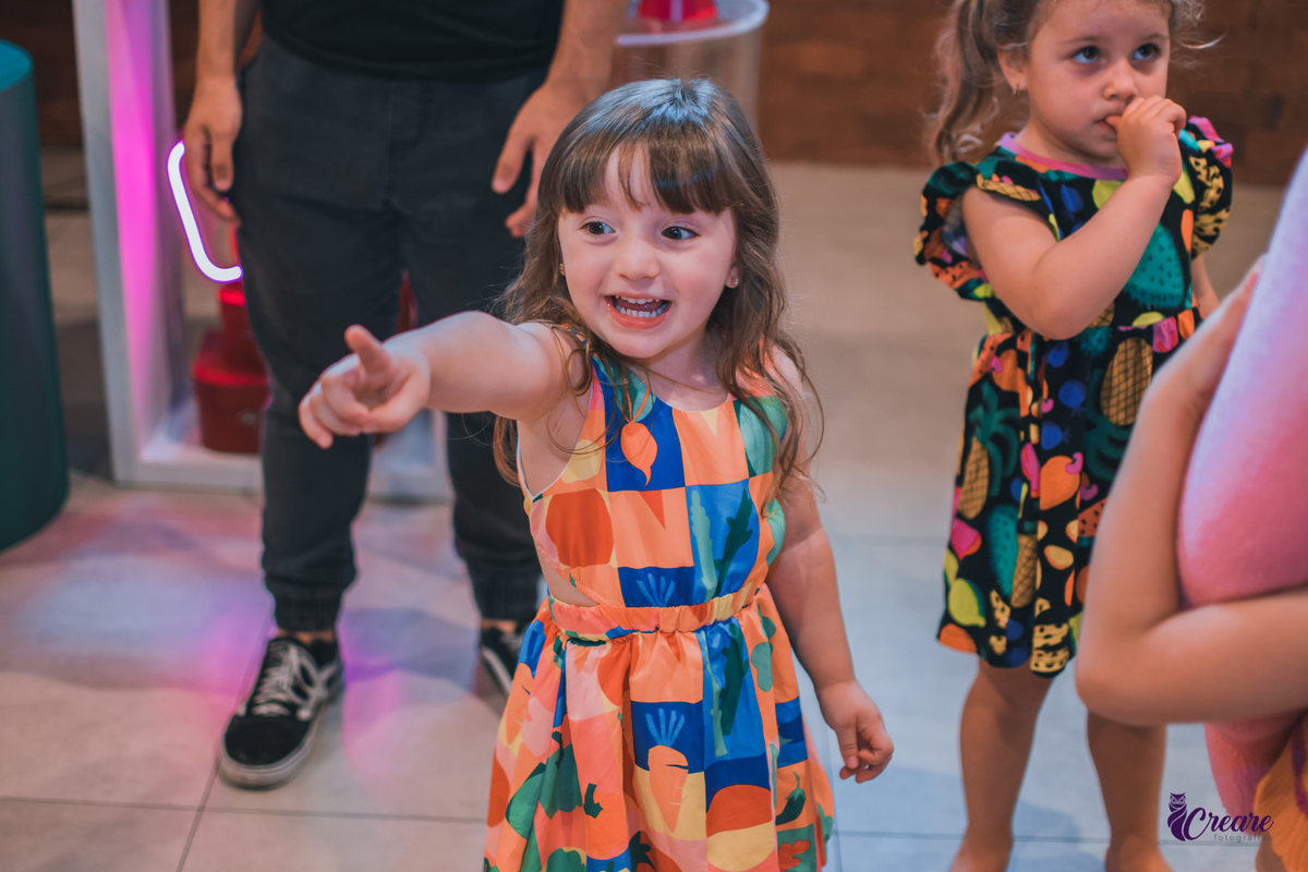 aniversário infantil, festa infantil, Buffet Vila Kids Galpão, decoração Trolls, fotógrafo em Santo André. Festa de menina