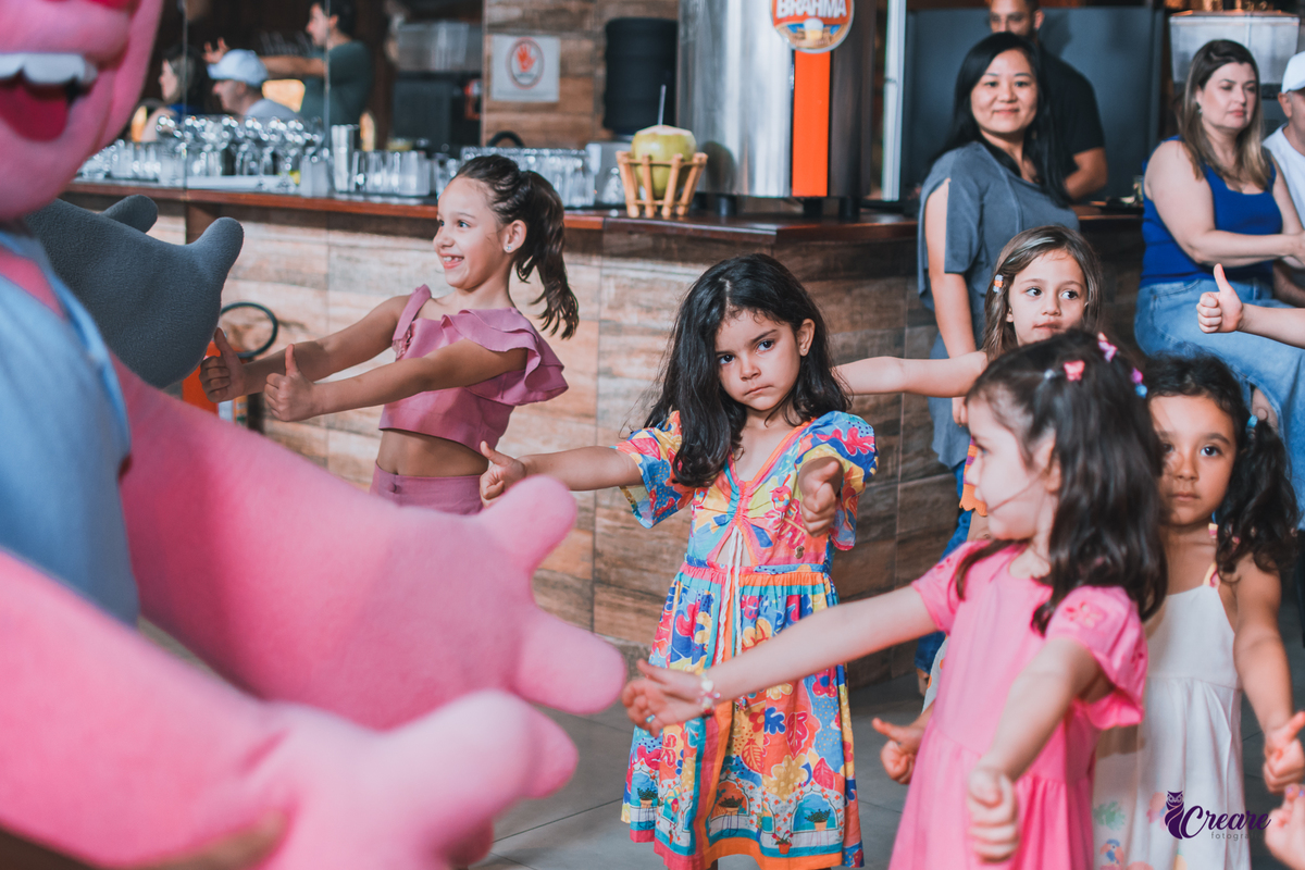 aniversário infantil, festa infantil, Buffet Vila Kids Galpão, decoração Trolls, fotógrafo em Santo André. Festa de menina