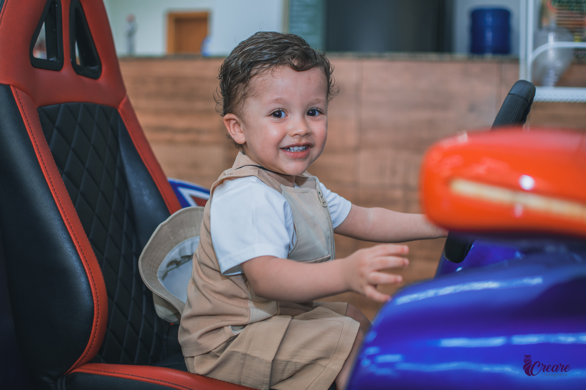 fotografia de aniversário infantil, festa de 2 anos de menino, decoração safari. Buffet Pula Pula, fotógrafo em Mauá.