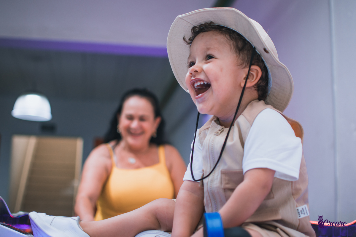 fotografia de aniversário infantil, festa de 2 anos de menino, decoração safari. Buffet Pula Pula, fotógrafo em Mauá.