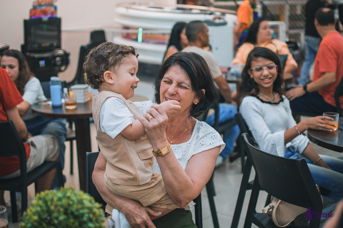 fotografia de aniversário infantil, festa de 2 anos de menino, decoração safari. Buffet Pula Pula, fotógrafo em Mauá.