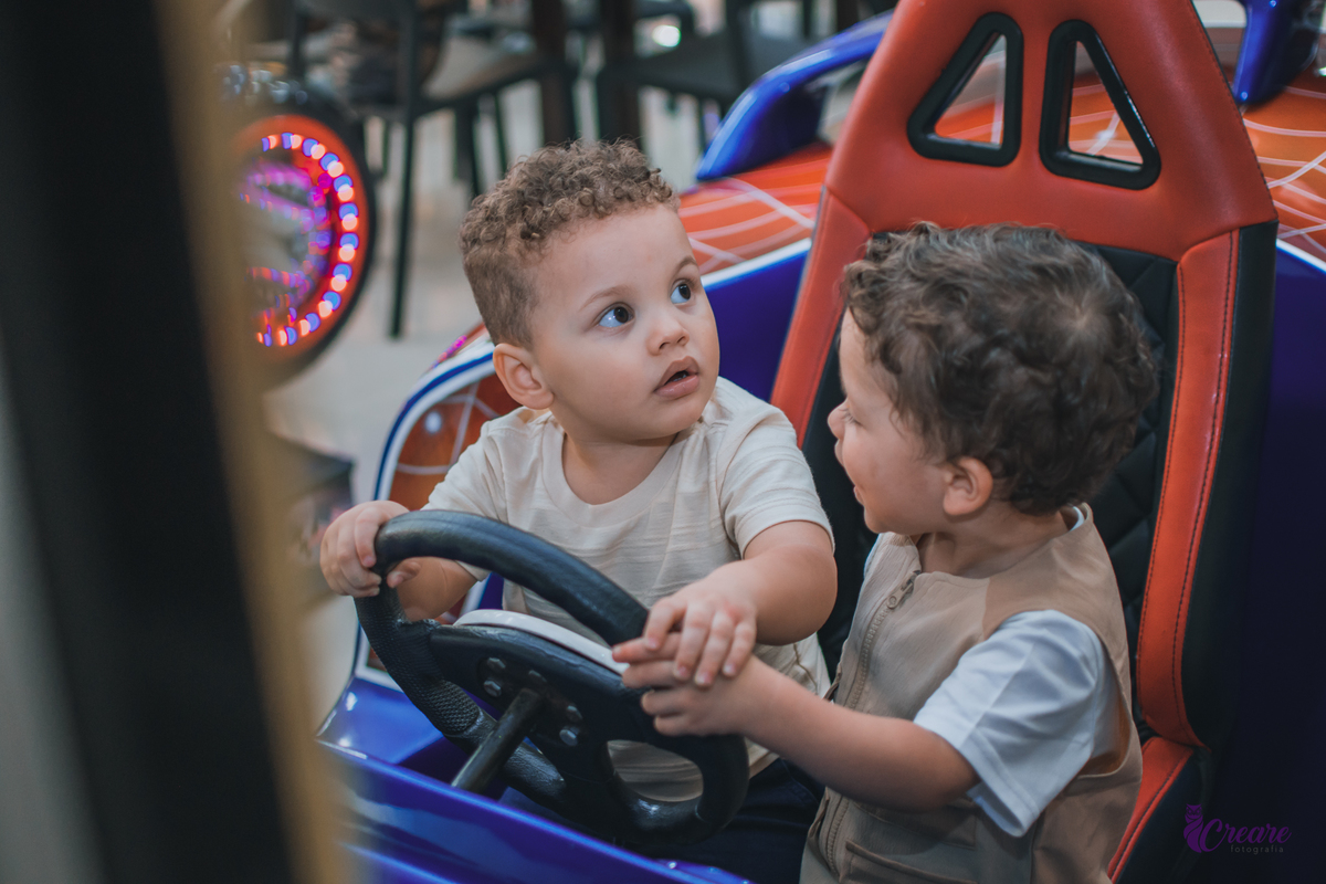 fotografia de aniversário infantil, festa de 2 anos de menino, decoração safari. Buffet Pula Pula, fotógrafo em Mauá.