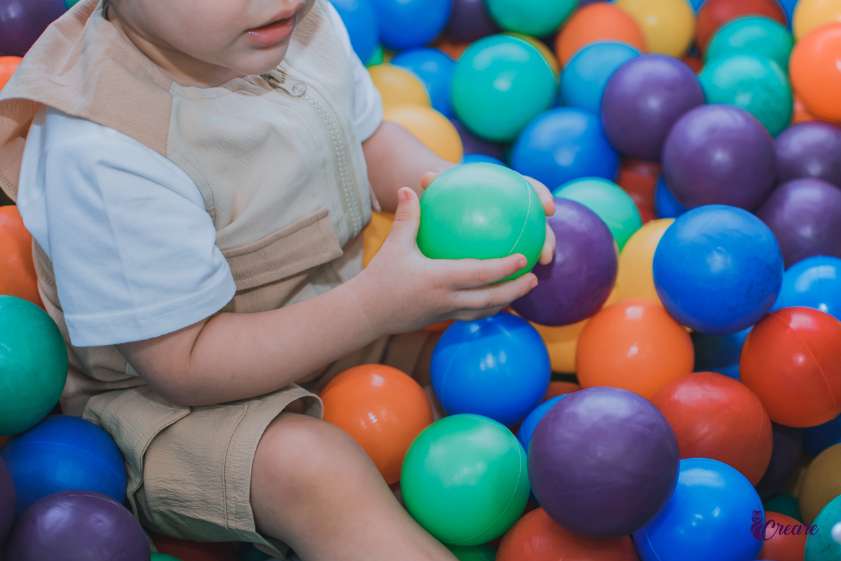 fotografia de aniversário infantil, festa de 2 anos de menino, decoração safari. Buffet Pula Pula, fotógrafo em Mauá.