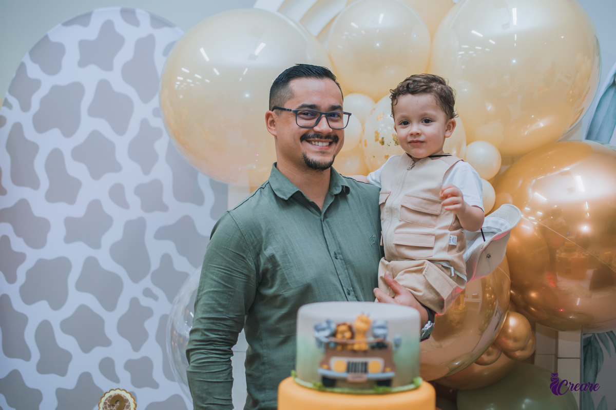 fotografia de aniversário infantil, festa de 2 anos de menino, decoração safari. Buffet Pula Pula, fotógrafo em Mauá.