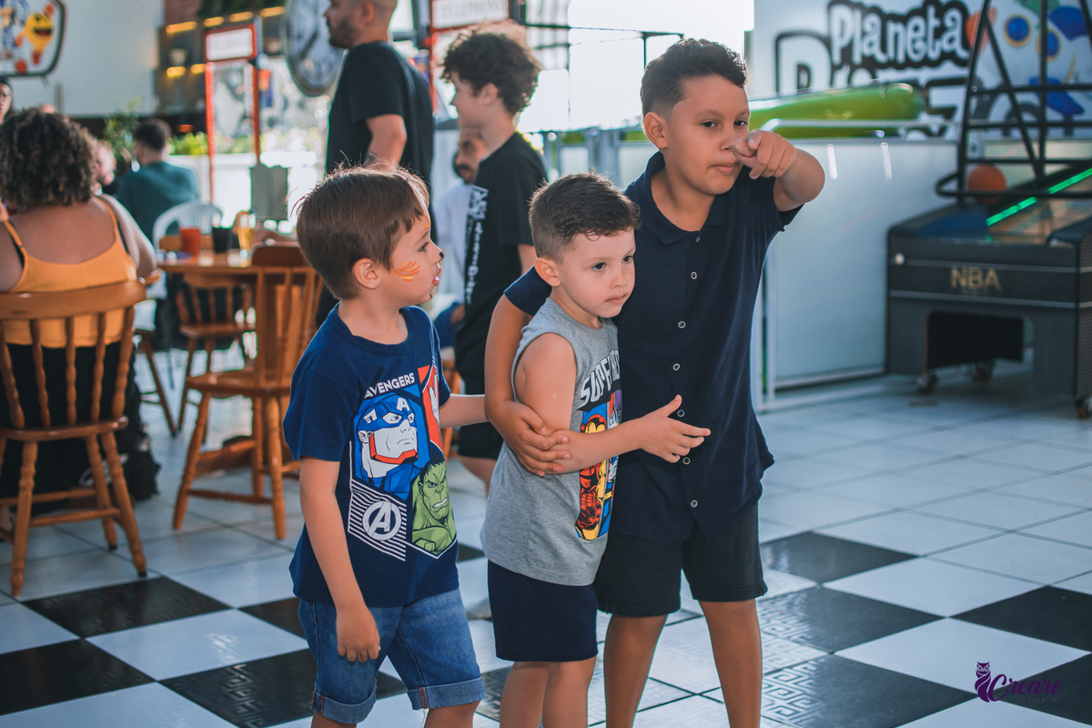 Aniversário infantil, vingadores, buffet planeta rizzo, fotografo, festa de menino de 5 anos.