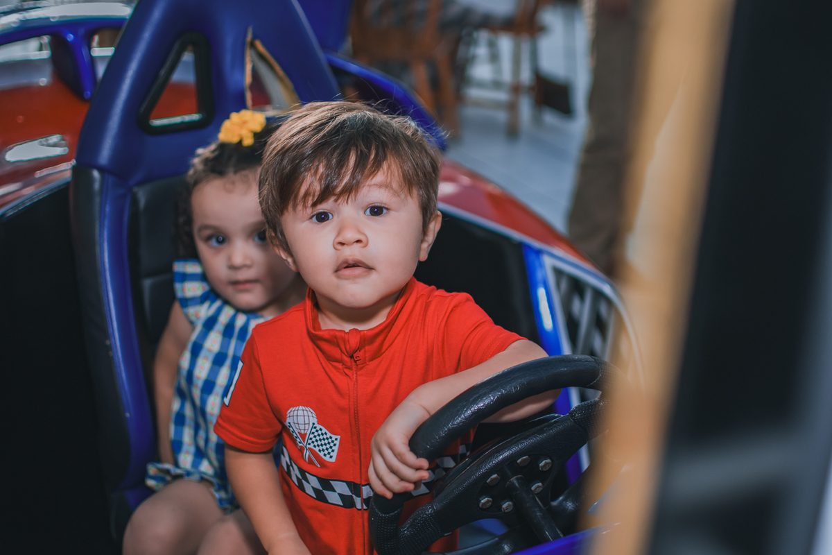 fotografia de aniversário infantil, festa de menino de 2 anos, decoração carros, festa em casa, festa de aniversário infantil, fotógrafo em Santo André.