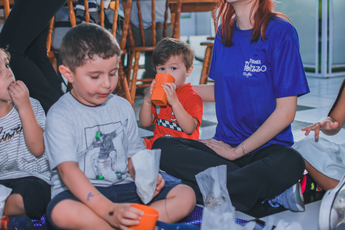 fotografia de aniversário infantil, festa de menino de 2 anos, decoração carros, festa em casa, festa de aniversário infantil, fotógrafo em Santo André.