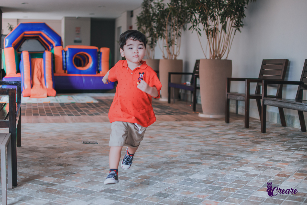 festa infantil de 3 anos, aniversário de menino tema Disney. fotógrafo de festa de aniversário em São Bernardo, festa em casa. Fotógrafo de festa infantil em casa. 