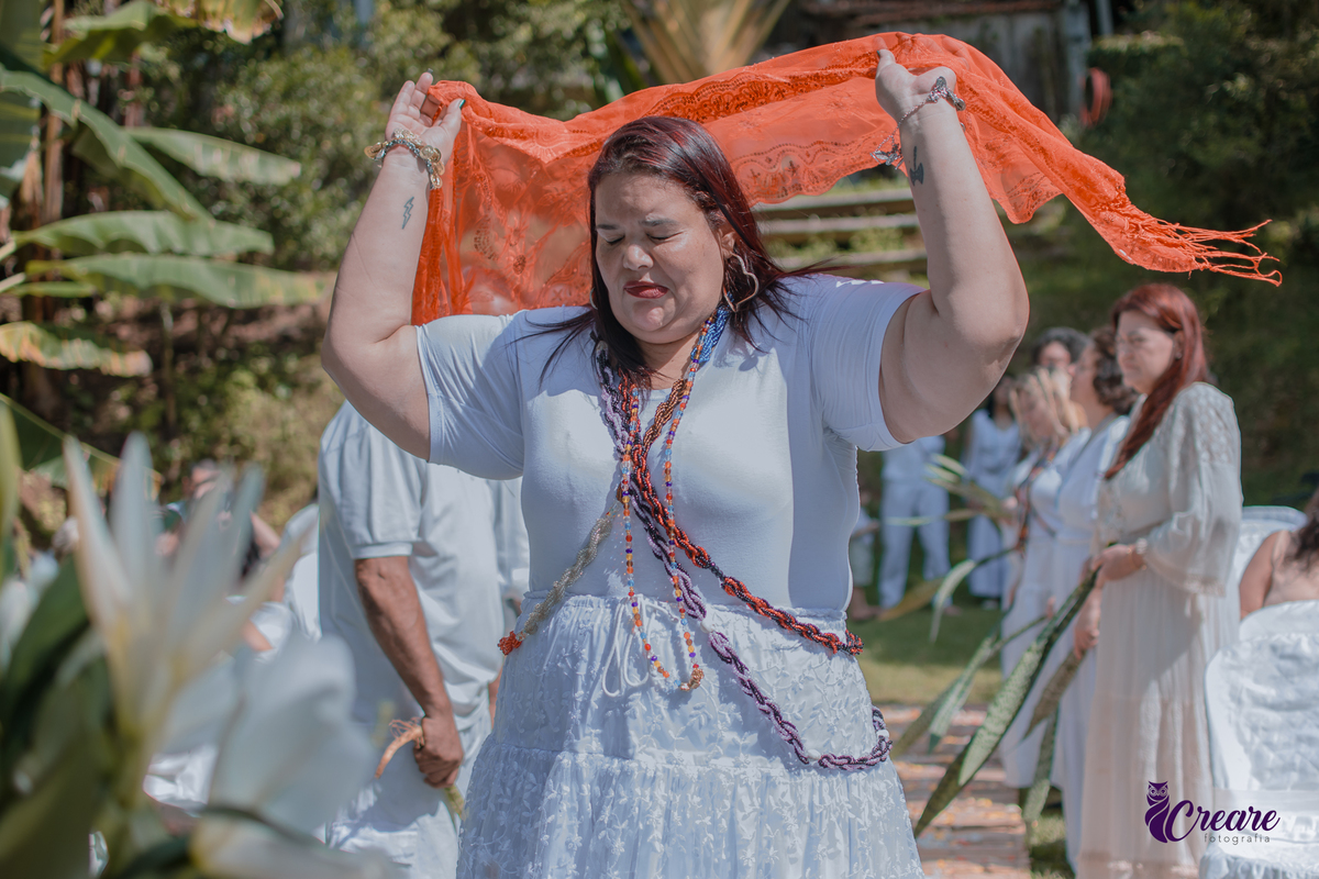 fotografia de renovação de votos de casamento na umbanda, fotógrafo Sâo Bernardo do Campo. Religião, natureza, casamento externo.