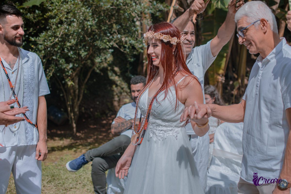 fotografia de renovação de votos de casamento na umbanda, fotógrafo Sâo Bernardo do Campo. Religião, natureza, casamento externo.