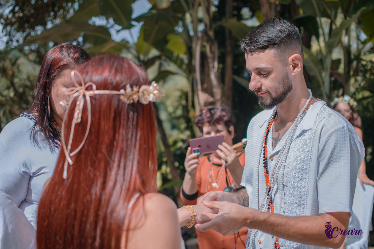 fotografia de renovação de votos de casamento na umbanda, fotógrafo Sâo Bernardo do Campo. Religião, natureza, casamento externo.