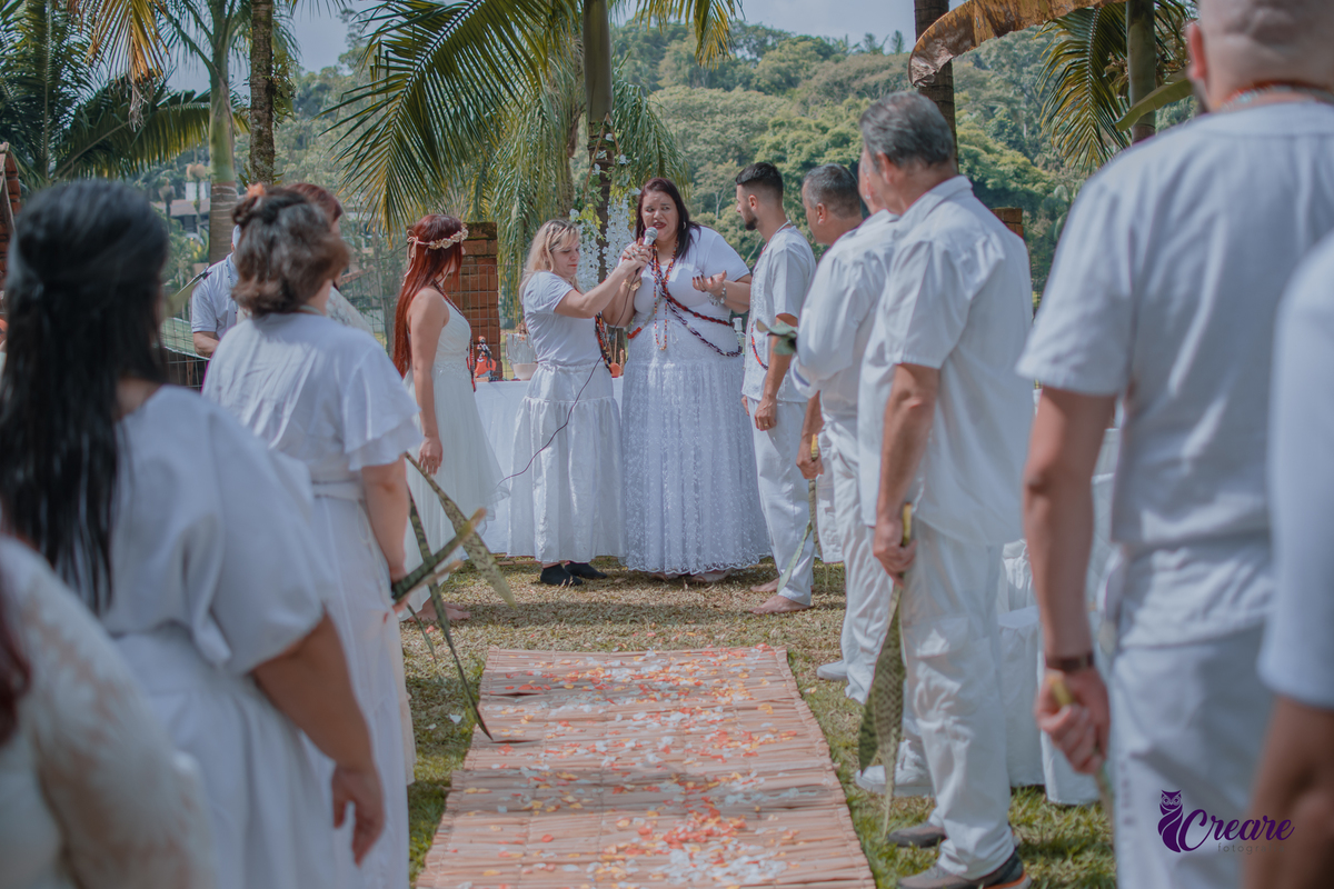 fotografia de renovação de votos de casamento na umbanda, fotógrafo Sâo Bernardo do Campo. Religião, natureza, casamento externo.