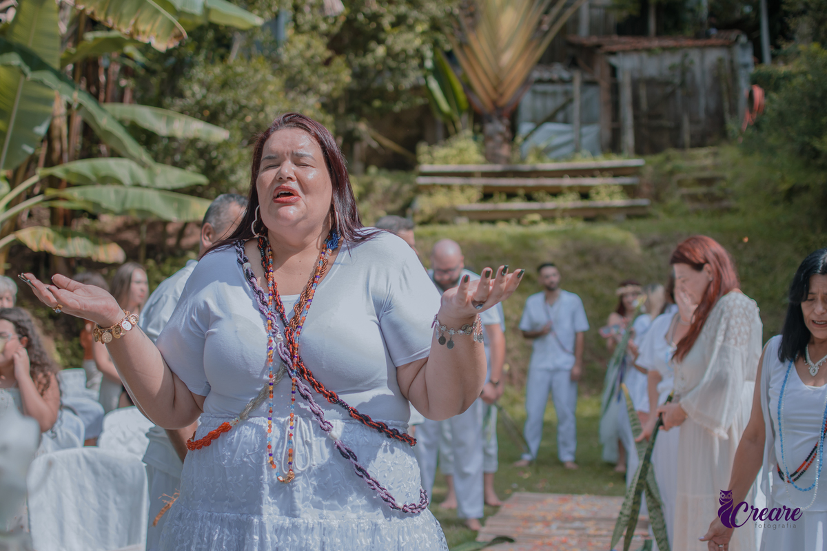 fotografia de renovação de votos de casamento na umbanda, fotógrafo Sâo Bernardo do Campo. Religião, natureza, casamento externo.